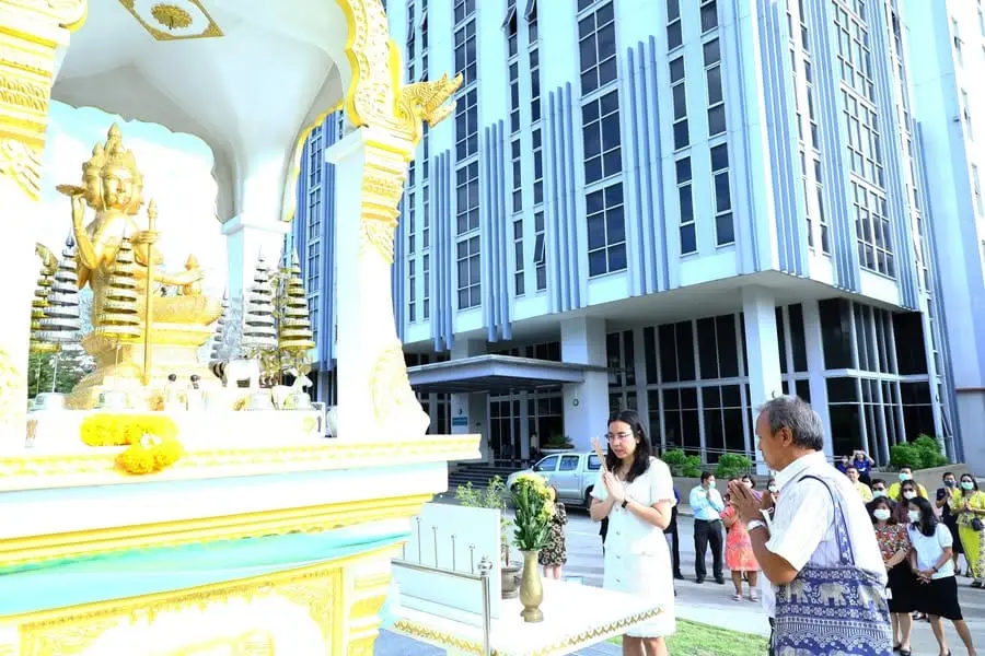 รองเลขาธิการ สศก. สักการะสิ่งศักดิ์สิทธิ์ประจำหน่วยงาน ในโอกาสเข้ารับตำแหน่ง