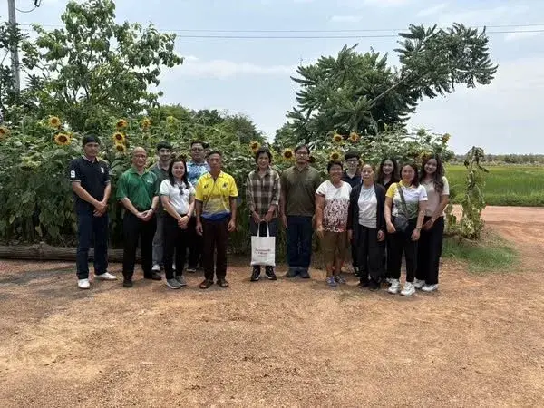 ผู้อำนวยการศูนย์ข้อมูลเกษตรแห่งชาติ และเจ้าหน้าที่ลงพื้นที่เก็บข้อมูลประเมินความต้องการของเกษตรกรหลังเกิดภัยพิบัติทางการเกษตร (ด้านอุทกภัย) เพื่อนำไปวิเคราะห์แนวทางการฟื้นฟูความเสียหายในพื้นที่ อ.เมือง จ.สกลนคร อ.ศรีสงคราม จ.นครพนม และ อ.โกสุมพิสัย จ