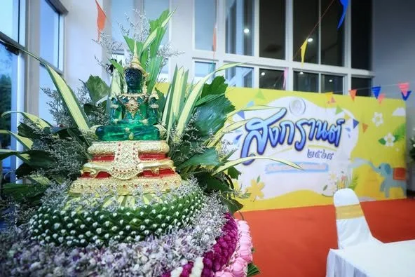 The Office of Agricultural Economics Holds Water Pouring Ceremony to Pay Respect to Executives on the Occasion of Songkran Festival 2025